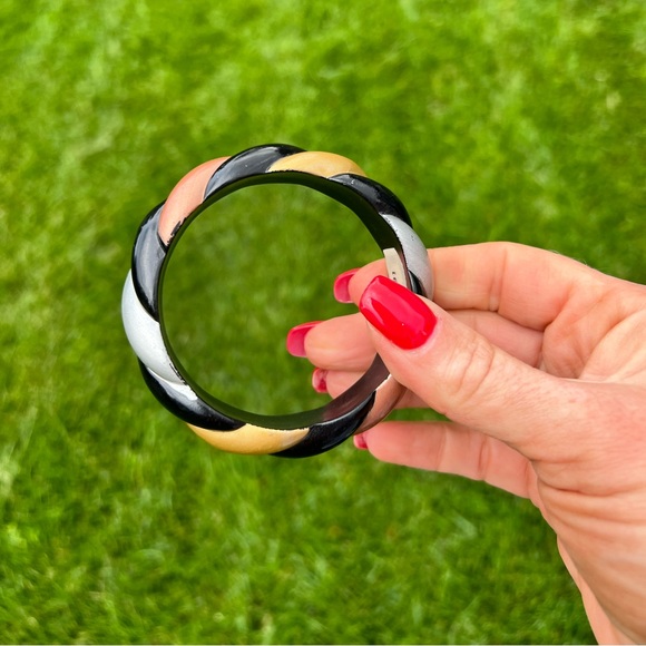 Vintage Acrylic Swirl Bangle Bracelet - Picture 9 of 12